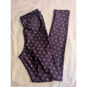 Melt Fit Purple Shamrock Leggings Large